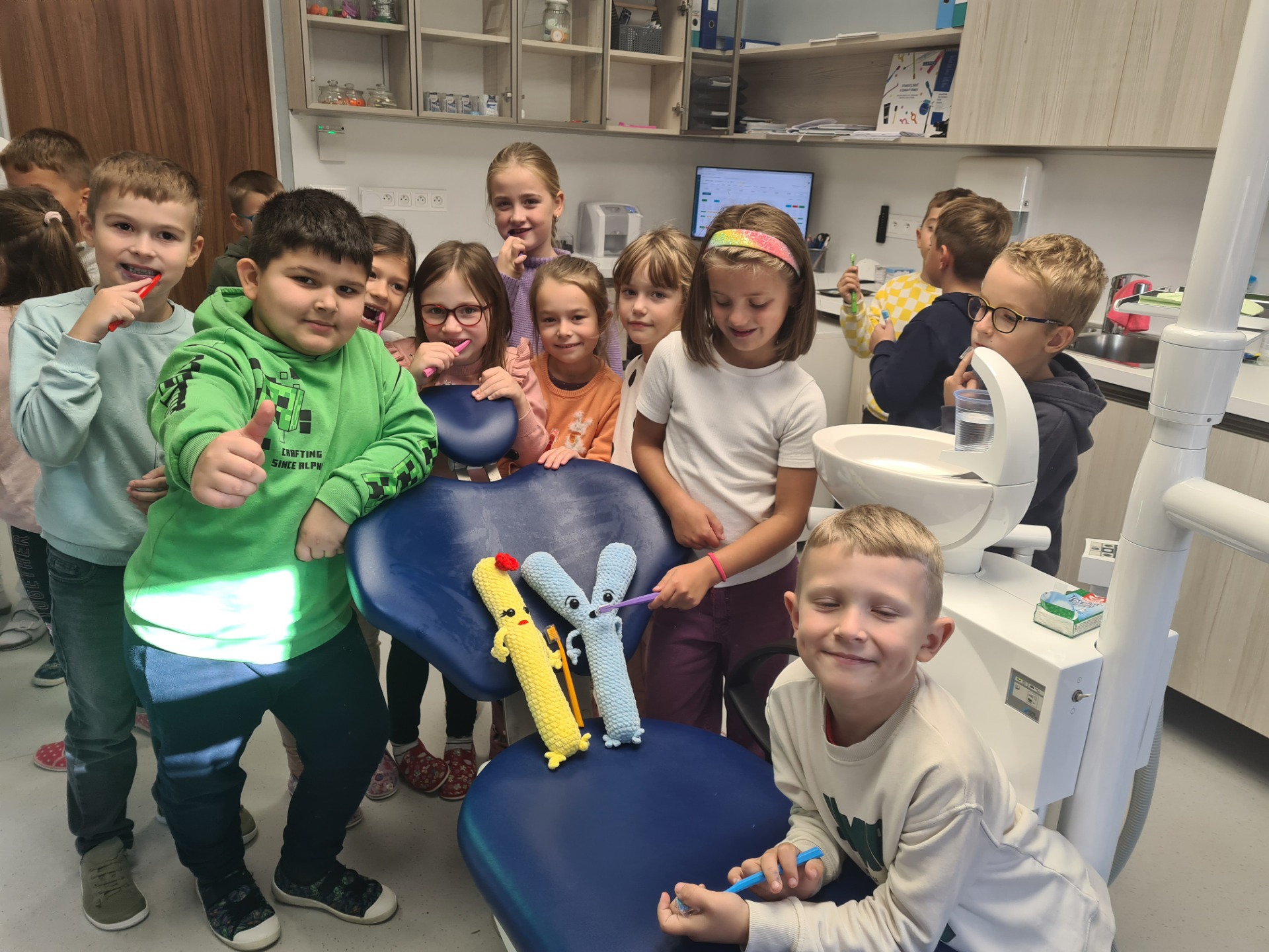 15. október - v rámci Dňa úsmevu (zdravého) sme navštívili zubnú ambulanciu :)